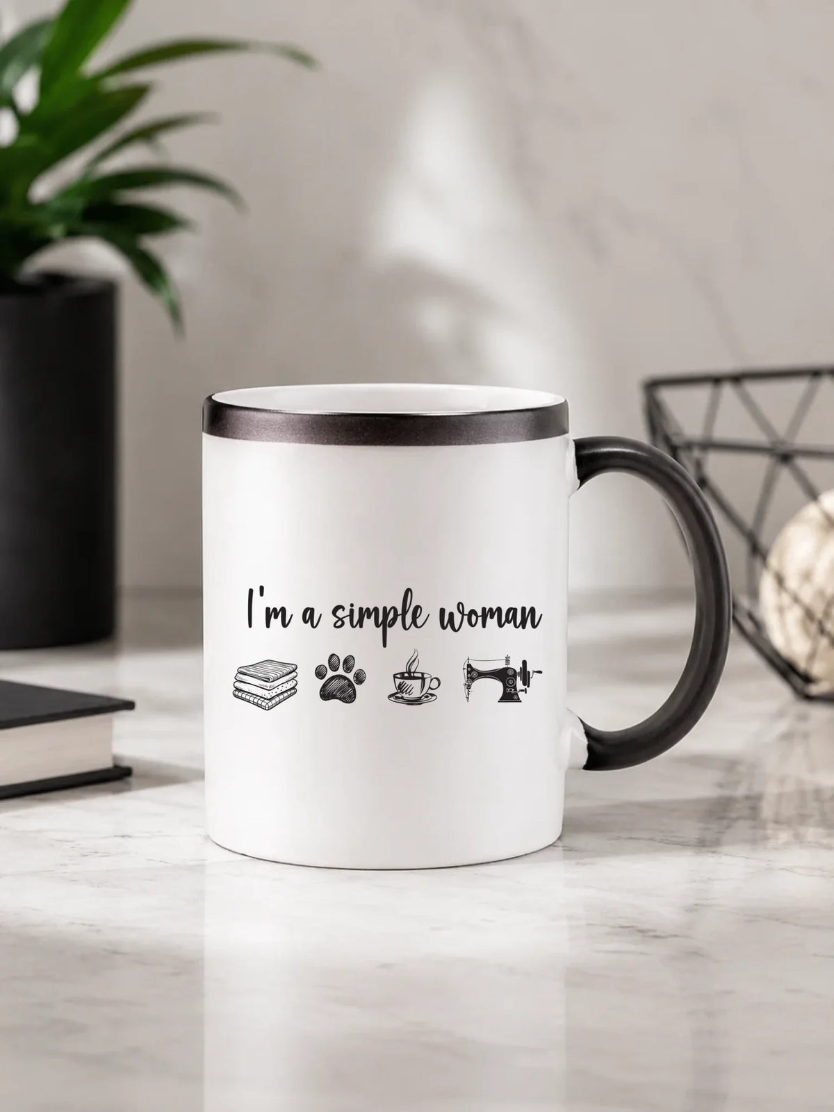 Kubek magiczny szyciowy dla krawcowej - I'm a simple woman HS20