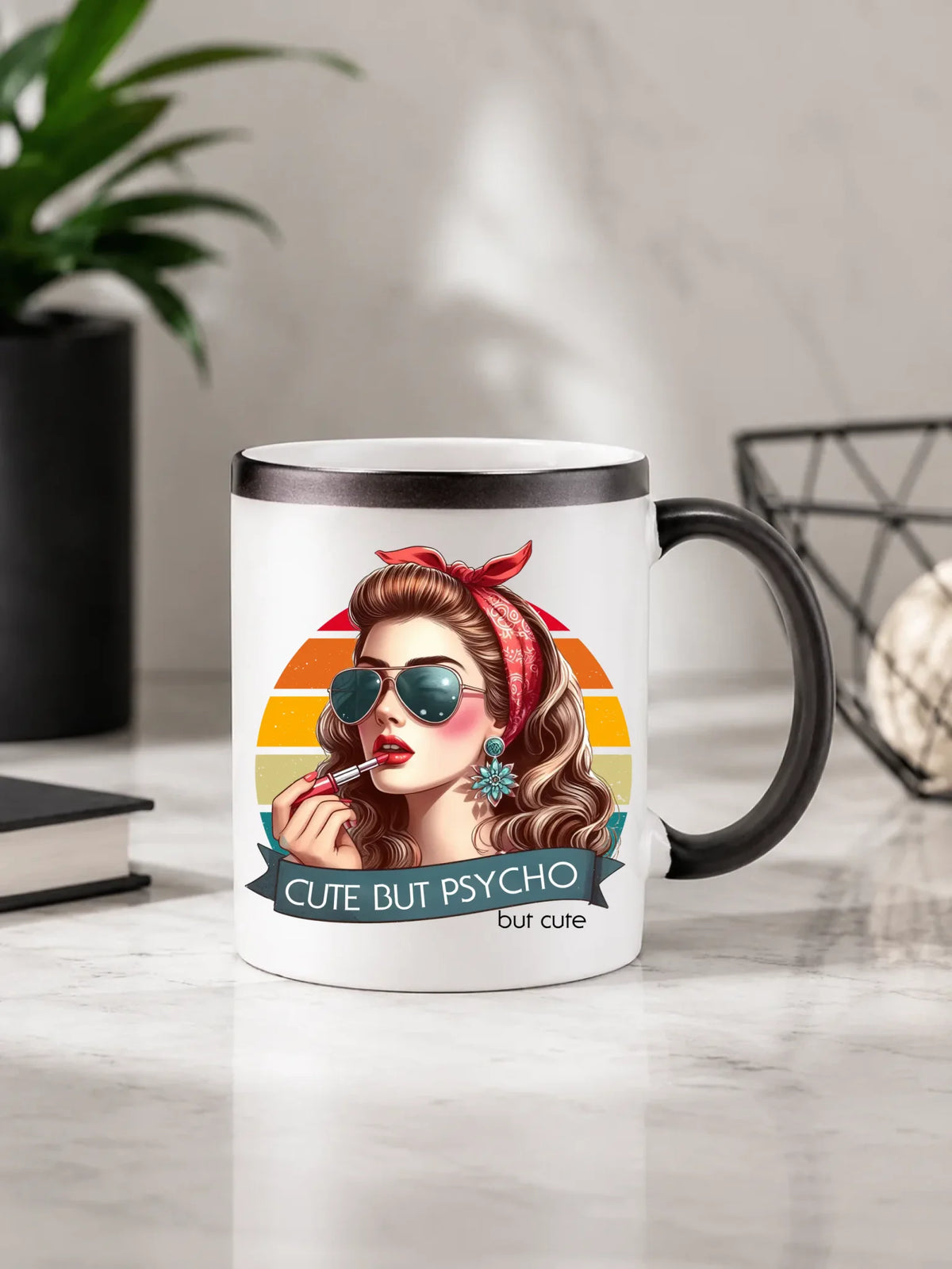 Kubek magiczny – Cute but psycho - w stylu retro DZ09