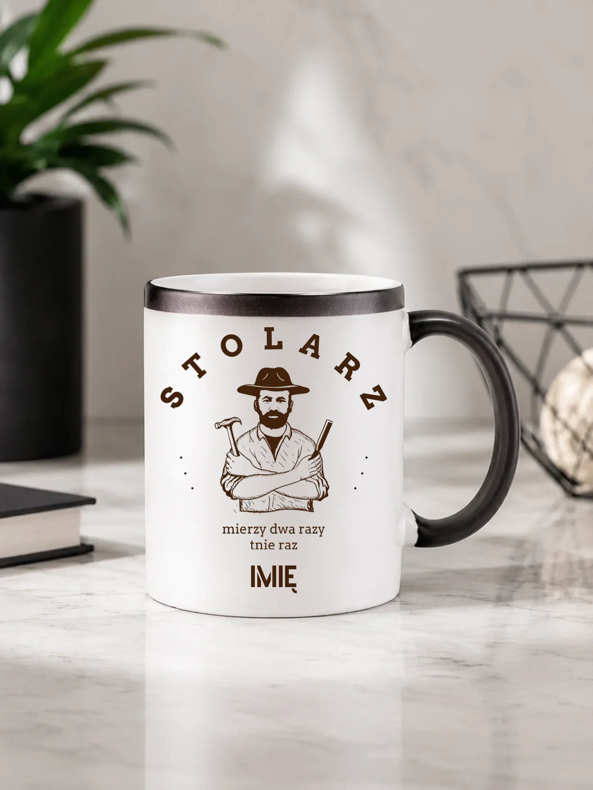 Kubek magiczny dla stolarza - Mierzy dwa razy tnie raz - personalizowany ZS02