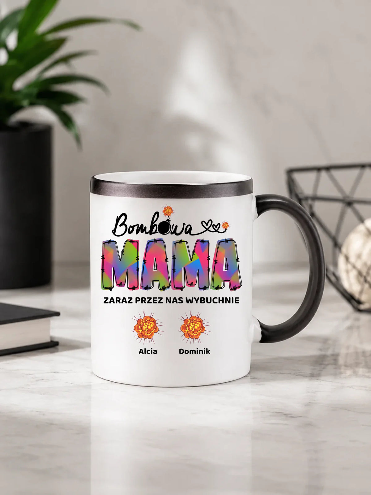 Kubek magiczny dla mamy z imionami dzieci - Bombowa mama - personalizowany DM53