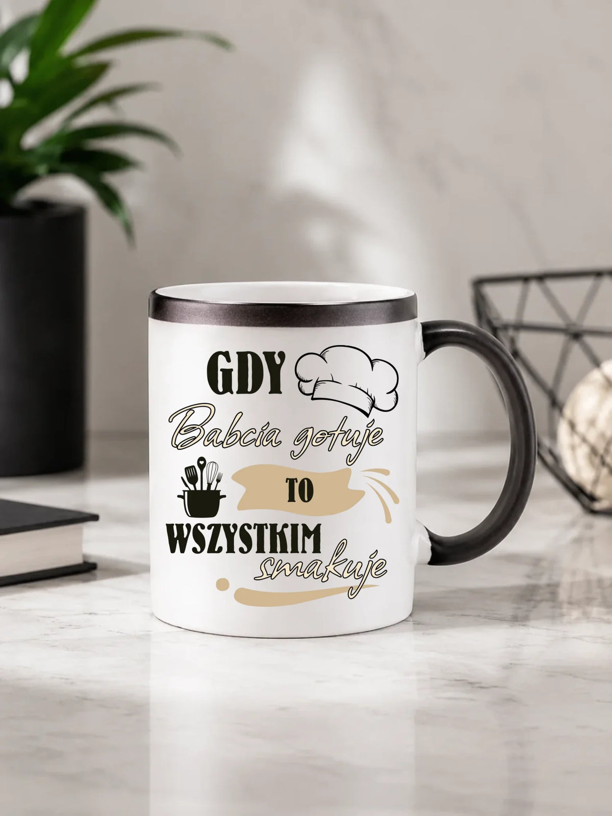 Kubek magiczny dla babci - Gdy babcia gotuje to wszystkim smakuje B36