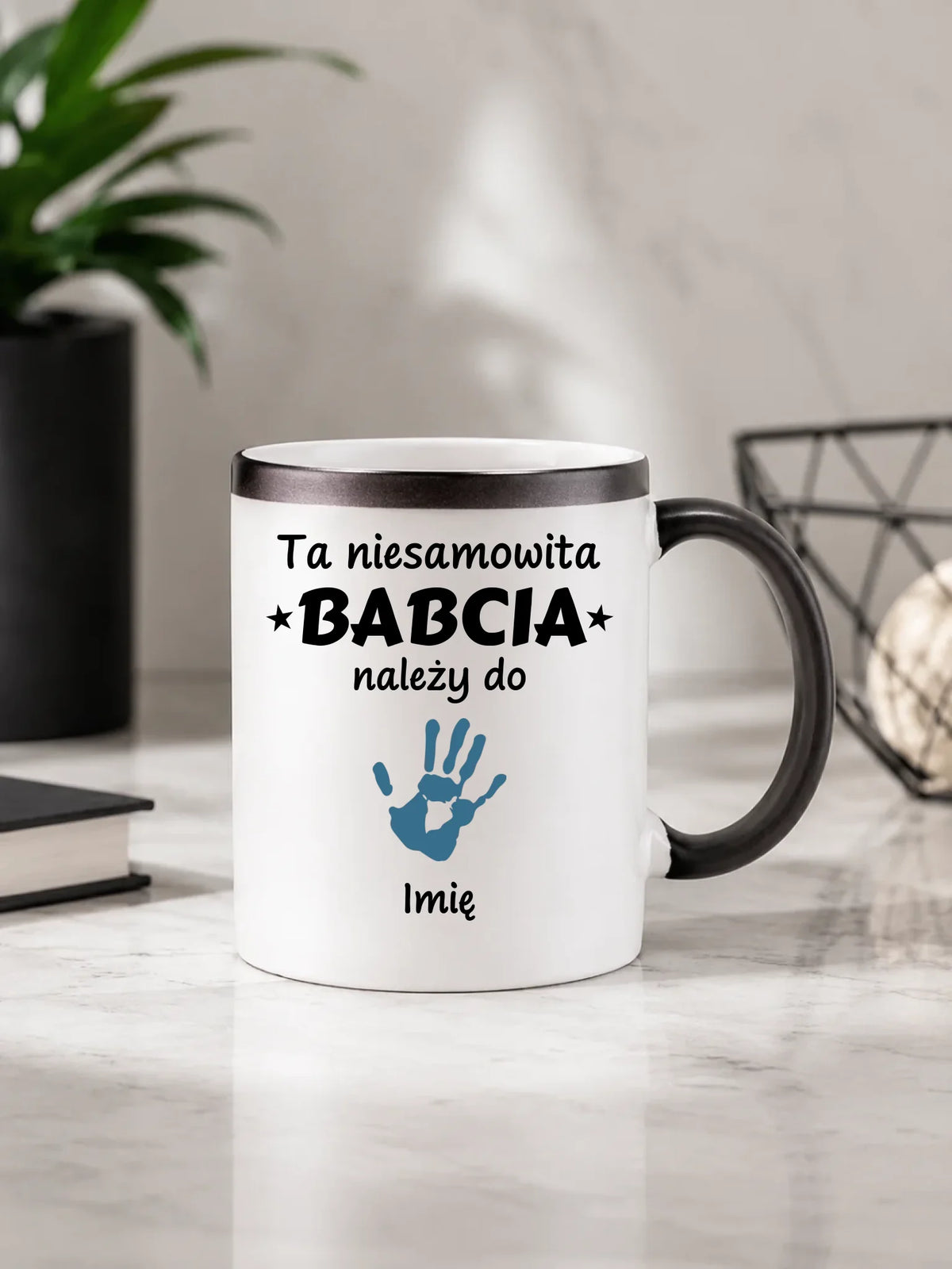 Kubek magiczny dla babci - Babcia należy do wnuków 1–6 imion – personalizowany B33
