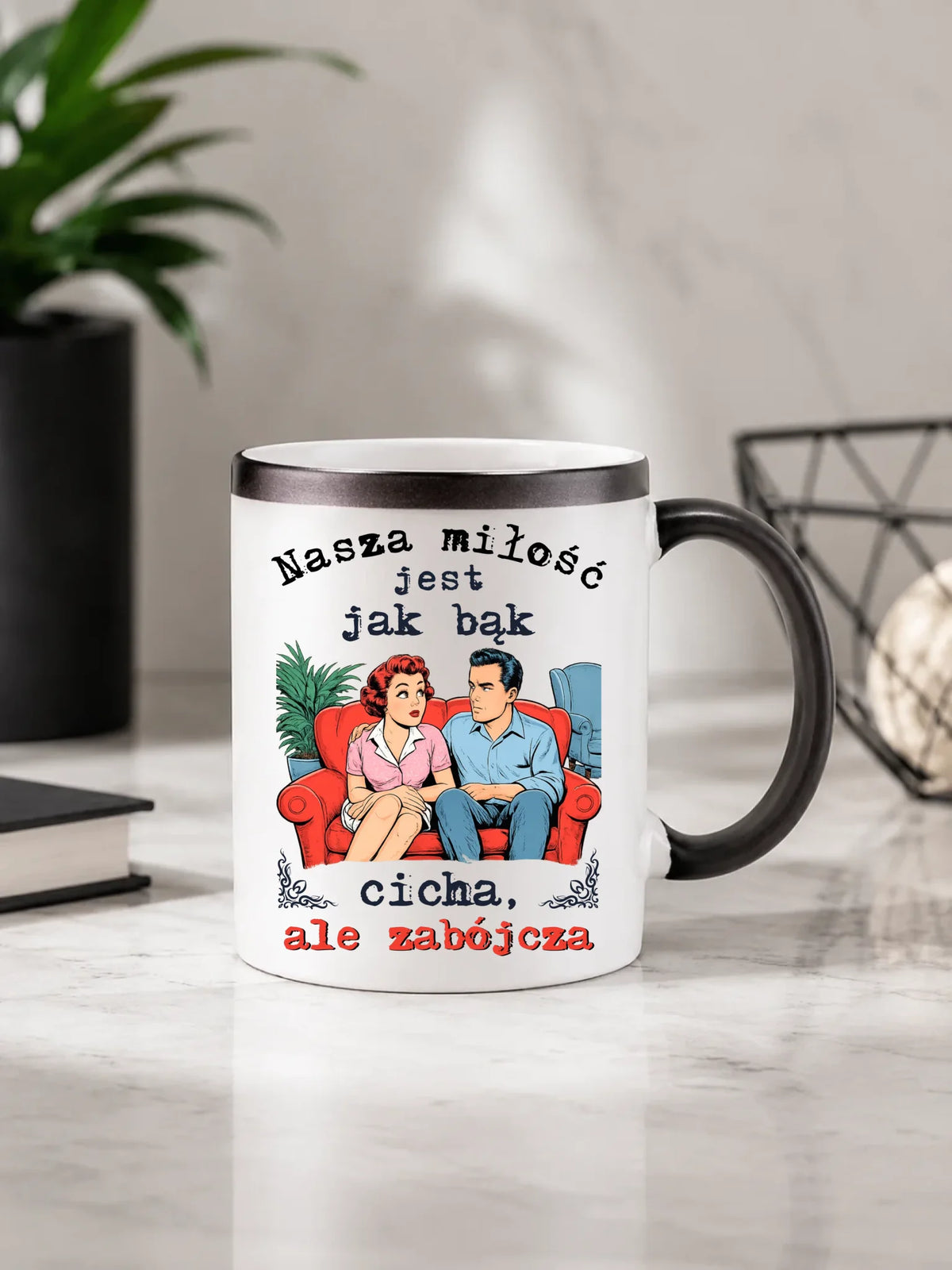 Kubek magiczny dla par - Nasza miłość jest jak bąk W70