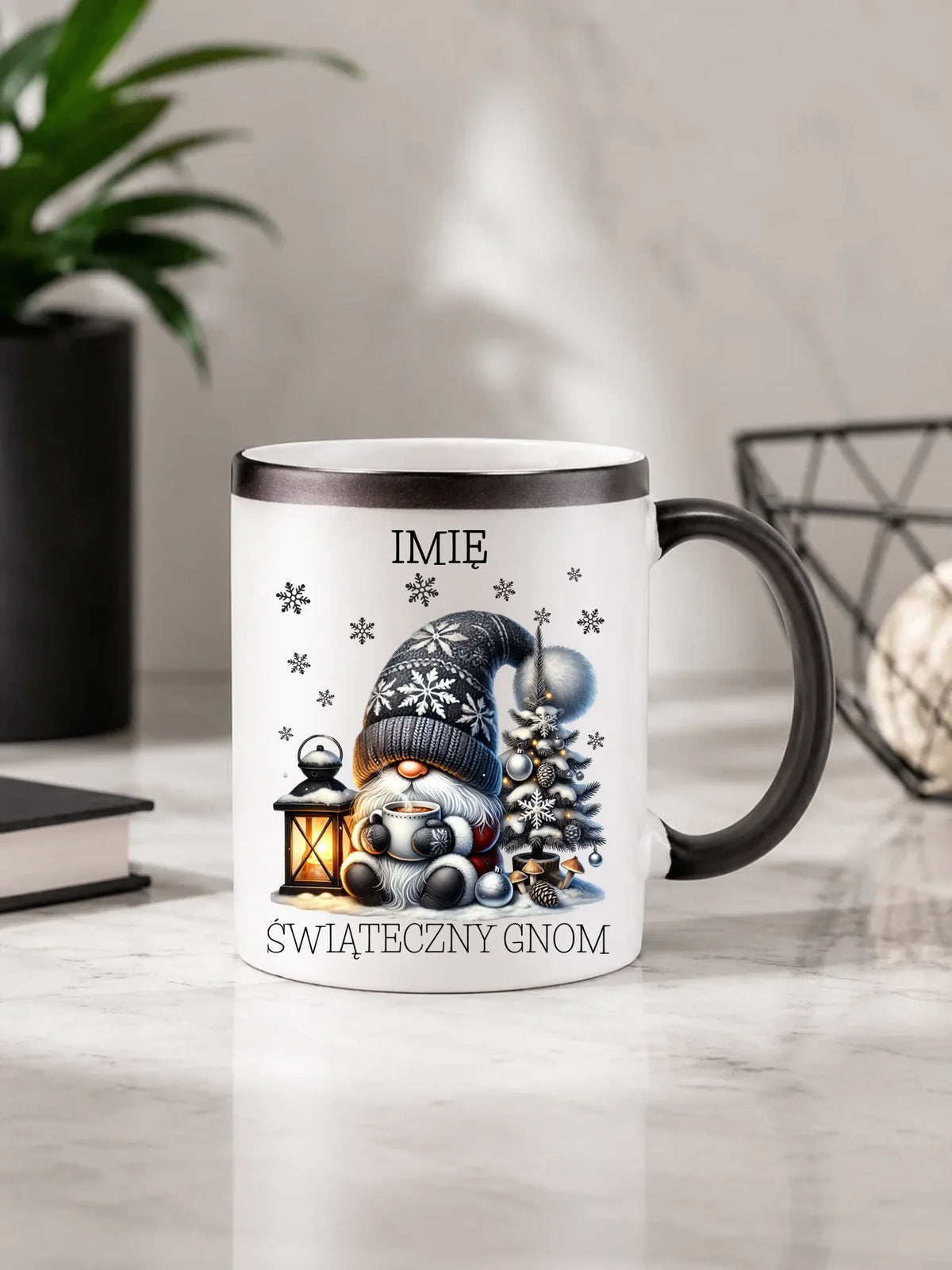 Kubek magiczny świąteczny - Gnom z czekoladą - personalizowany BN41