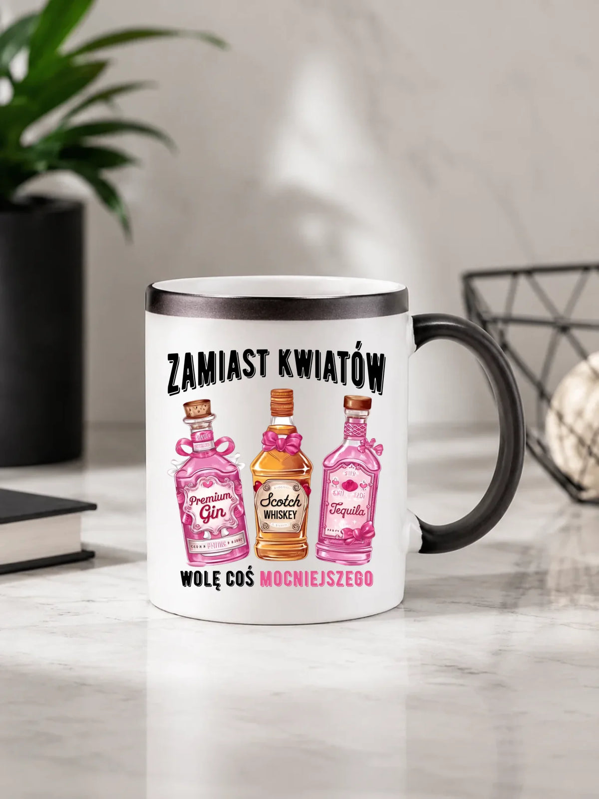 Kubek magiczny dla niej - Zamiast kwiatów wolę coś mocniejszego W42