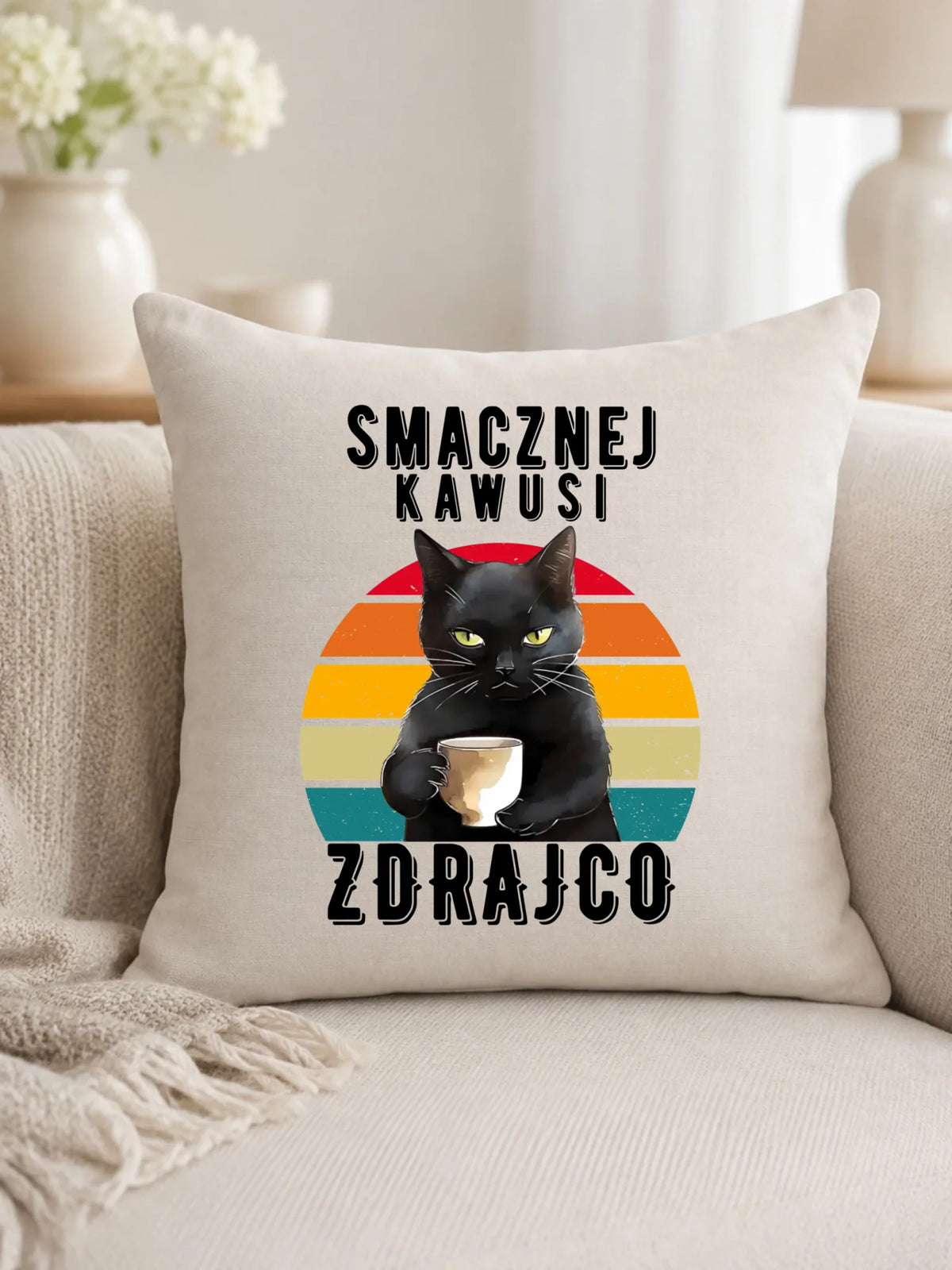 Prezent na pożegnanie z pracy poduszka z nadrukiem - Smacznej kawusi Zdrajco