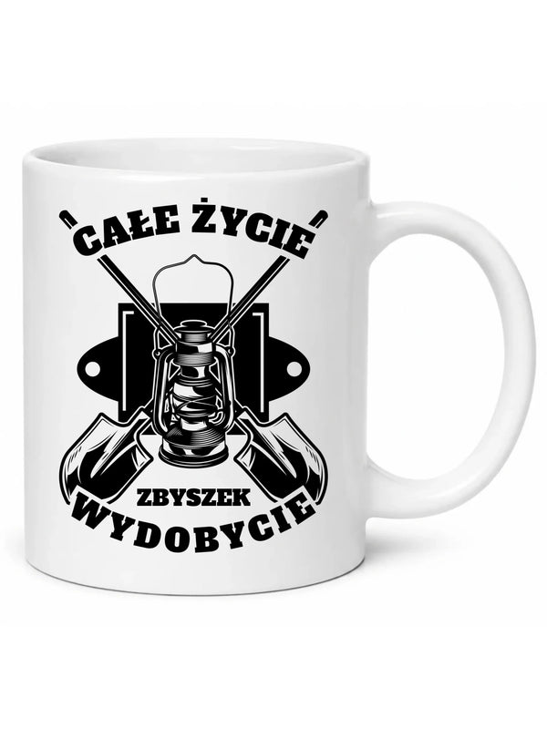 Prezent na święta dla górnika kubek klasyczny biały ze wzorem Całe życie wydobycie i personalizowanym imieniem.