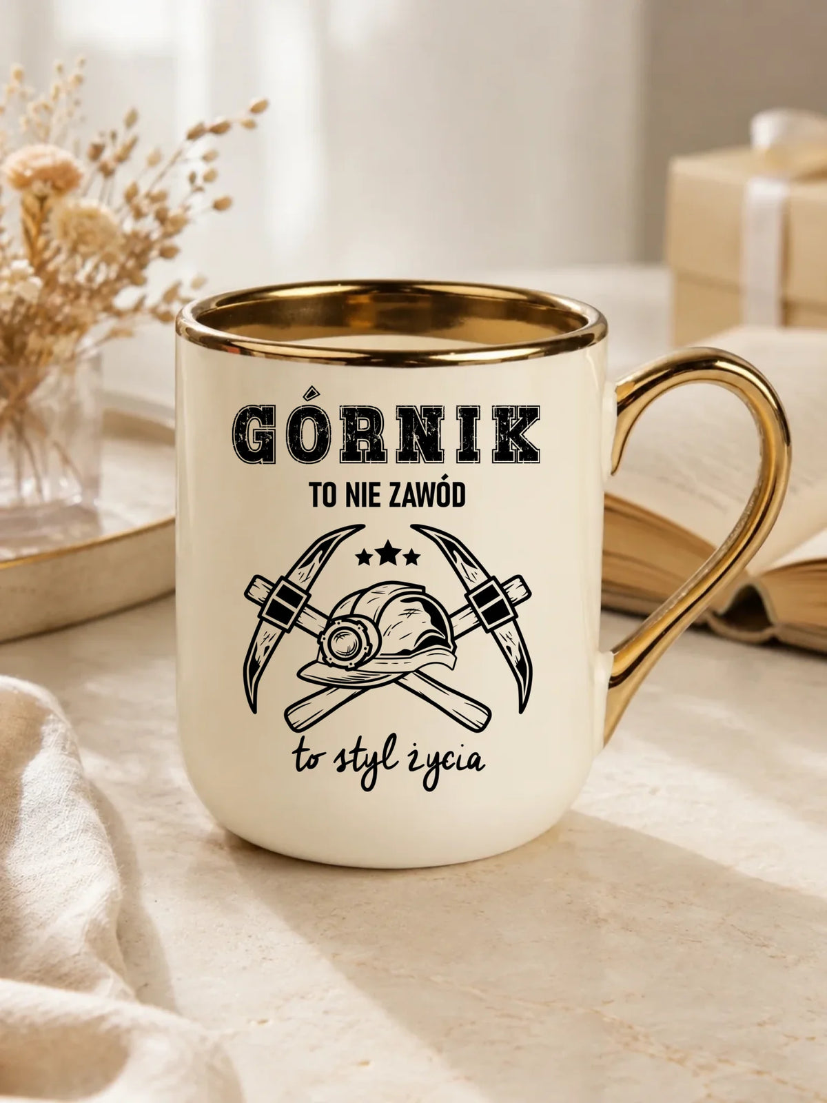 Prezent na Dzień Górnika biały kubek elegant z nadrukiem - Górnik to nie zawód, to styl życia