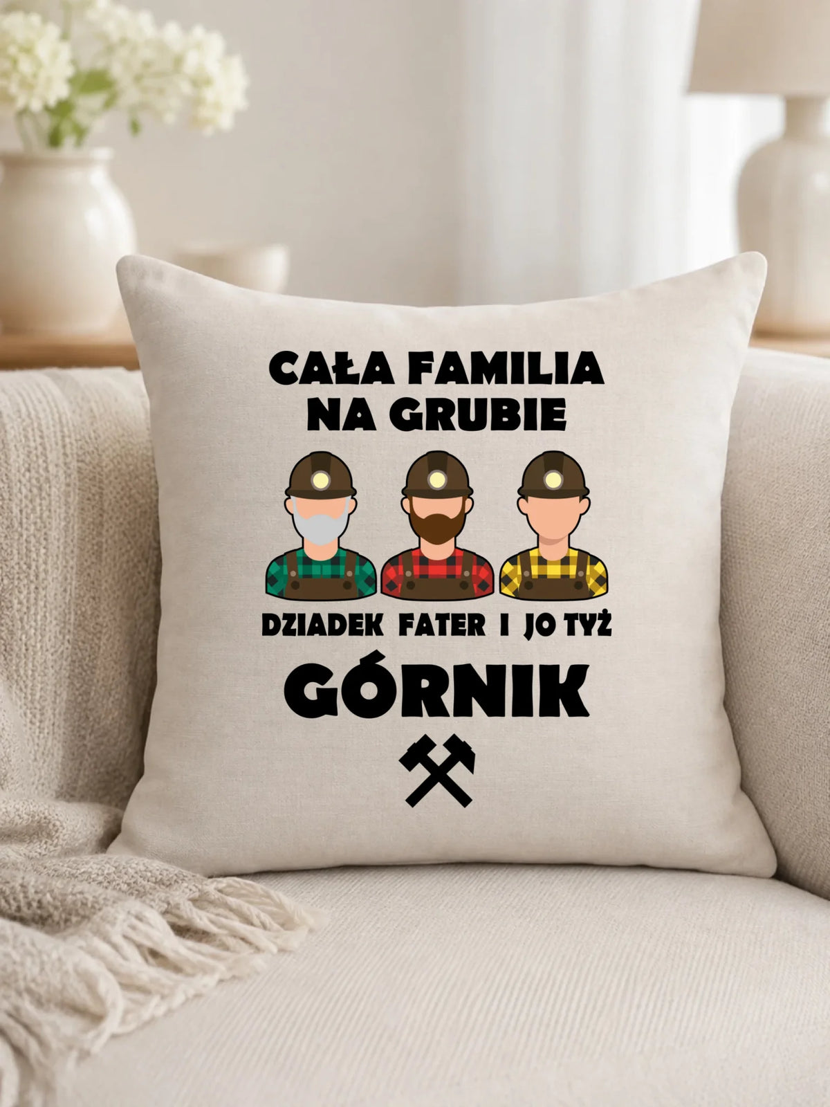 Prezent na urodziny dla górnika biała poduszka z nadrukiem - Cała familia na grubie