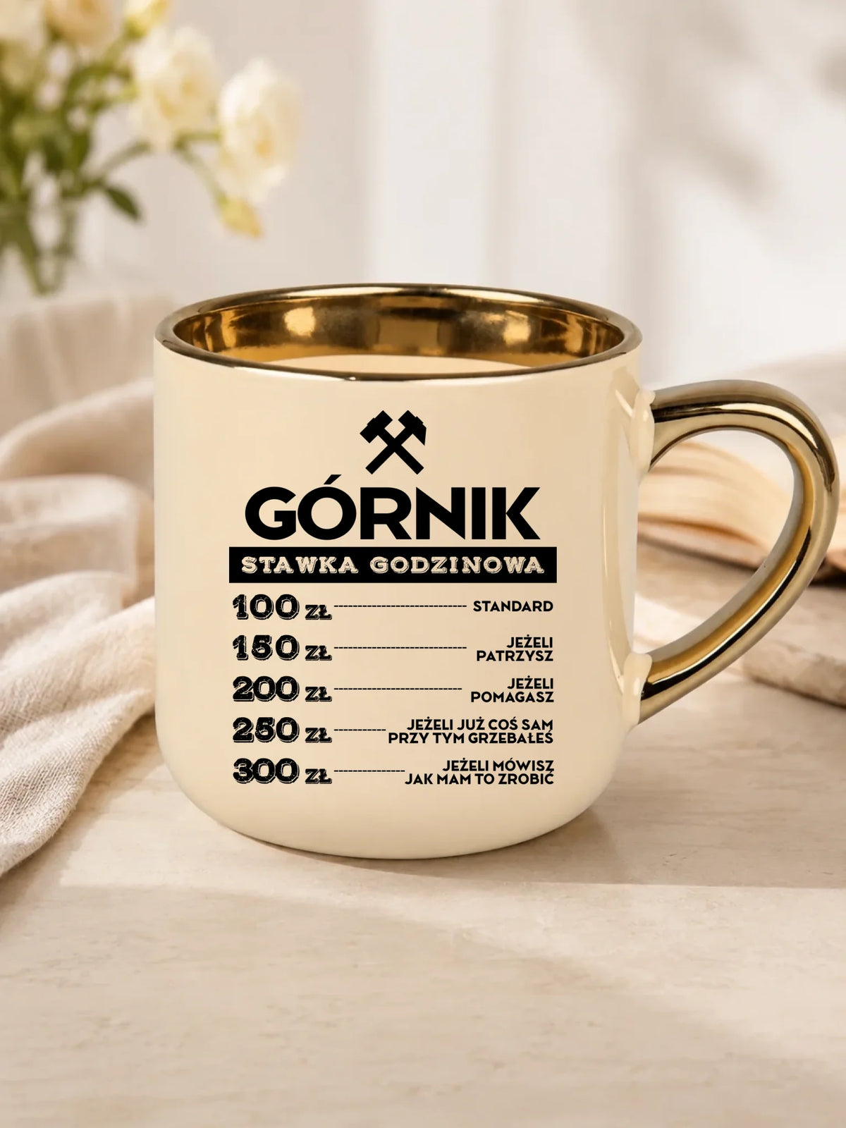 Prezent na święta biały kubek ze złotym rantem z nadrukiem - Górnik stawka godzinowa