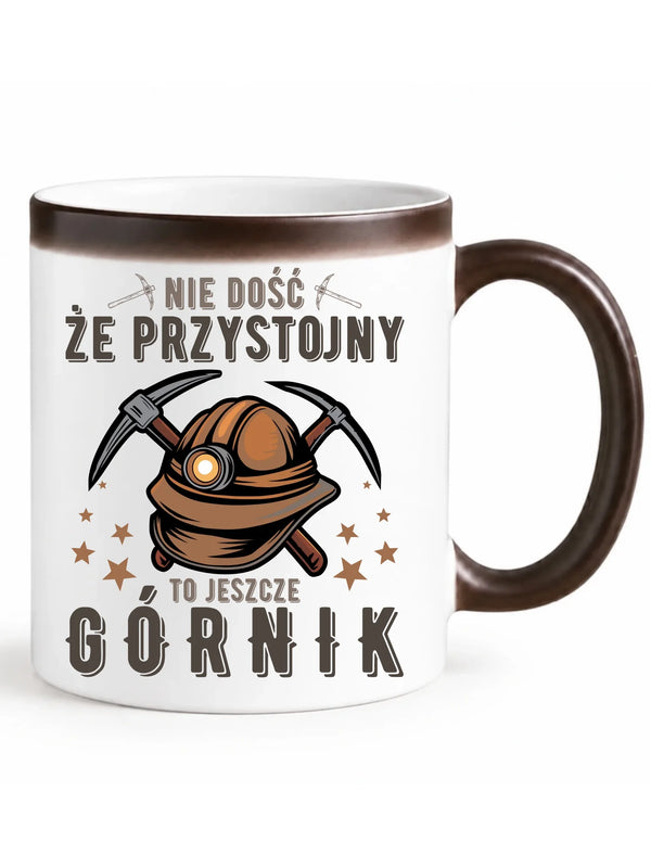 Czarny zmieniający kolor kubek magiczny z ukrytym nadrukiem dla górnika - Nie dość że przystojny to jeszcze górnik