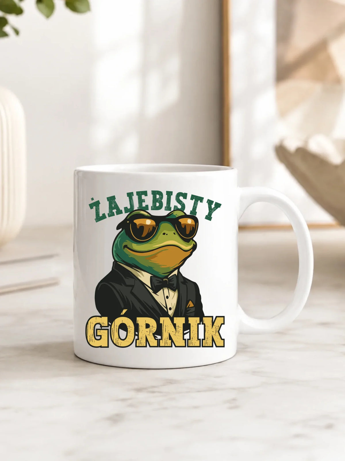 Prezent na Dzień Górnika biały kubek z nadrukiem - Żajebisty Górnik