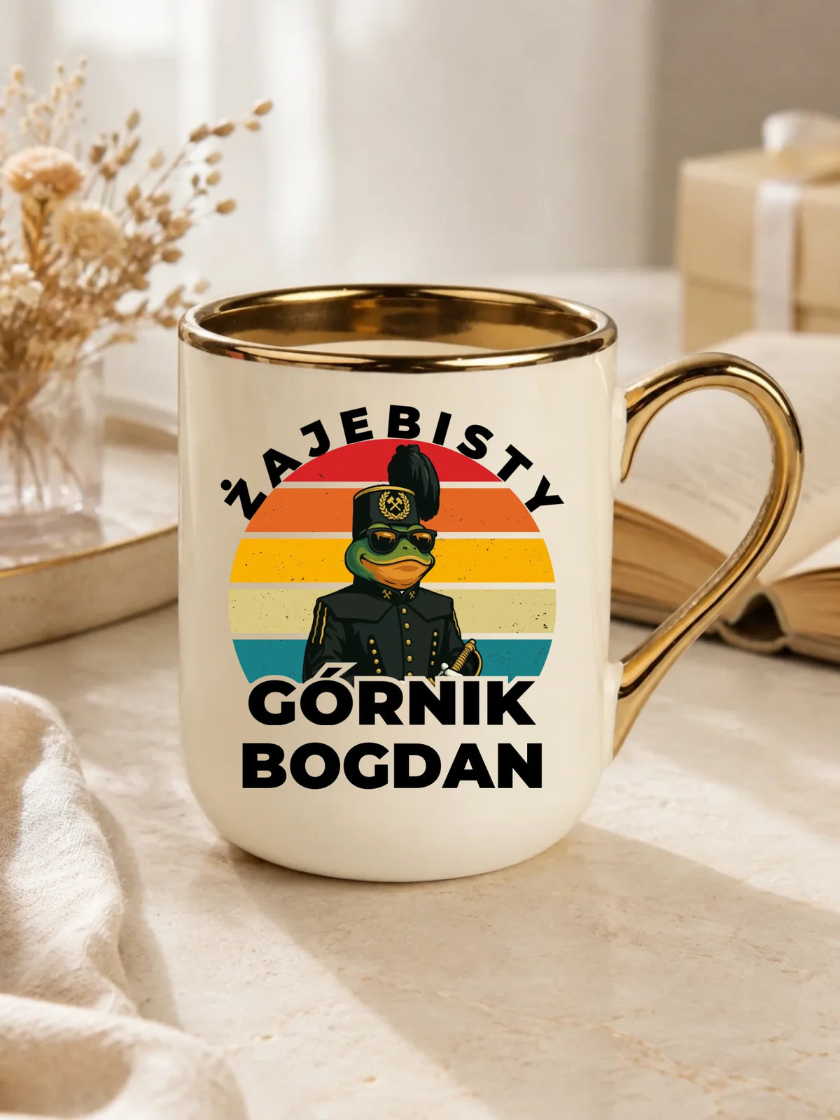 Prezent na Dzień Górnika biały kubek elegant z imieniem i nadrukiem - Żajebisty Górnik z imieniem