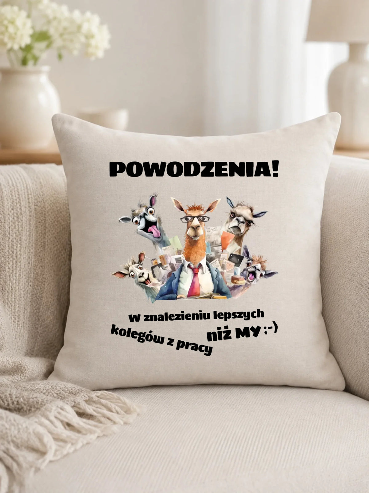 Prezent na odejście z pracy, beżowa poduszka lniana z nadrukiem - Powodzenia w znalezieniu lepszych kolegów