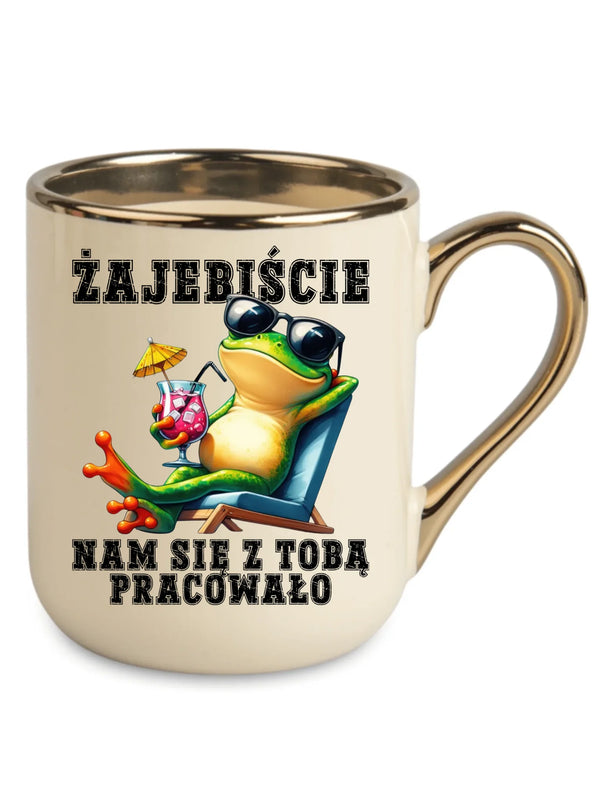 Kremowy kubek elegant ze złotym rantem i uchem dla współpracownika - Żajebiście nam się z Tobą pracowało