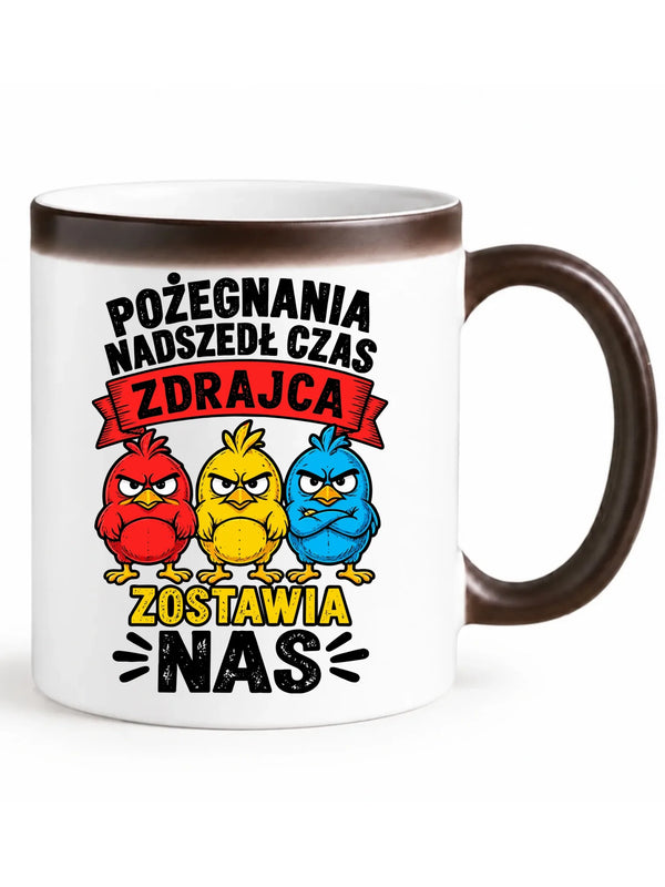 Biały magiczny kubek z czarnym uchem i widocznym nadrukiem dla współpracownika - Zdrajca zostawia nas