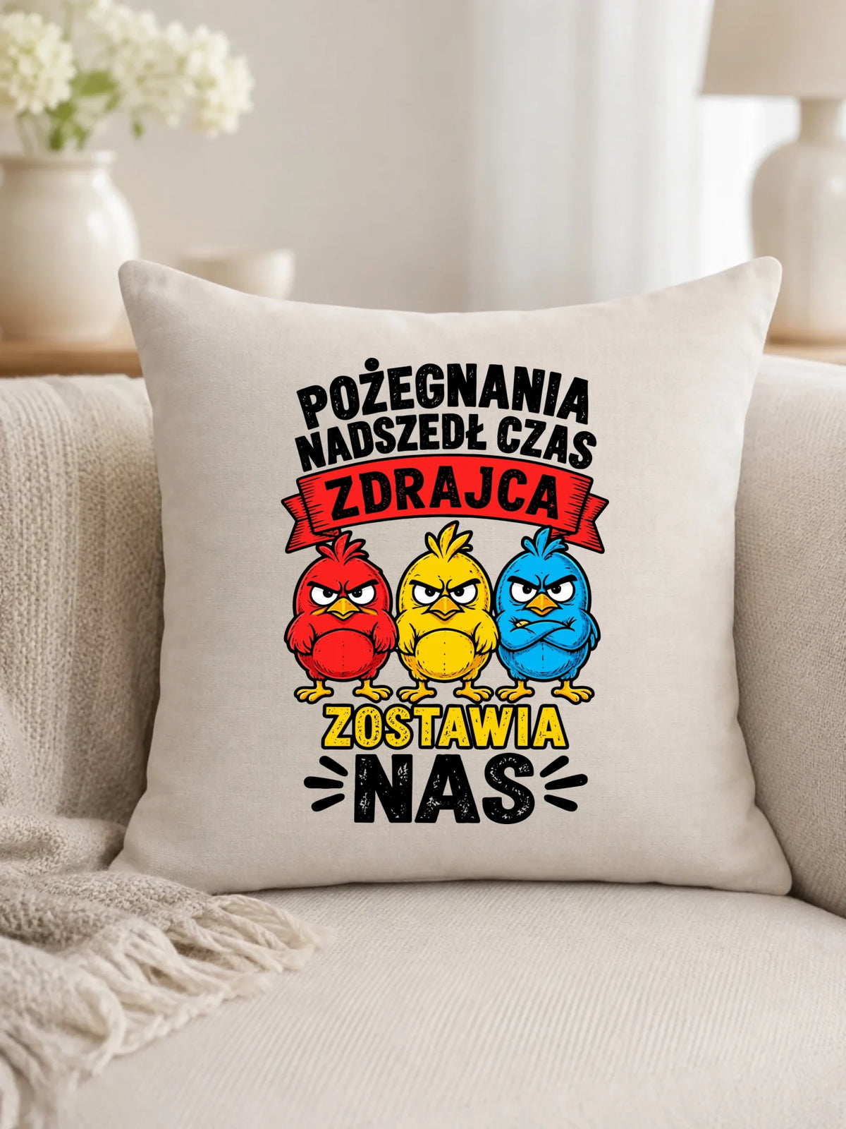 Prezent na odejście z pracy, beżowa poduszka lniana z nadrukiem - Zdrajca zostawia nas