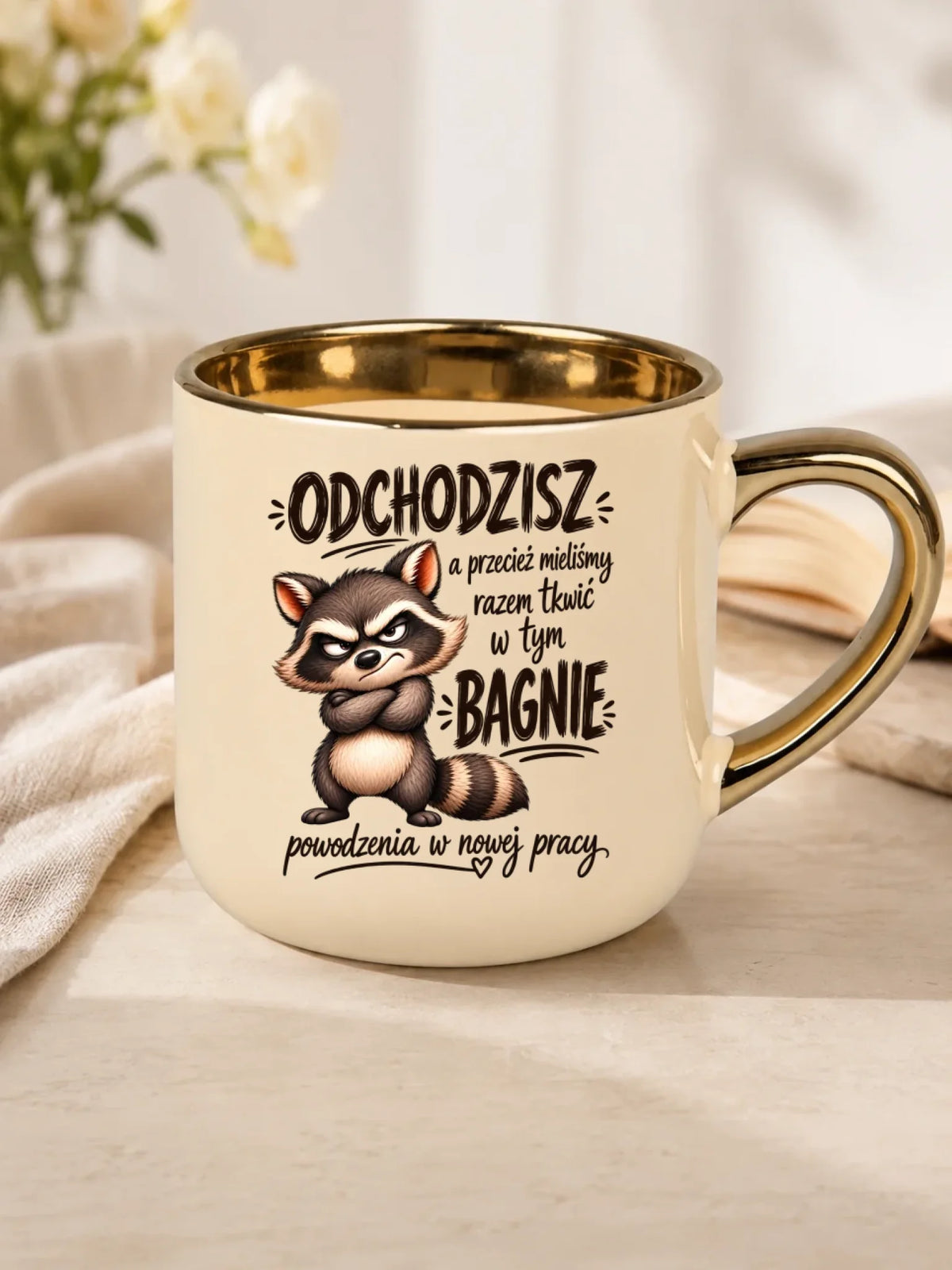 Kubek ze złotym rantem na odejście z pracy - Razem w tym bagnie