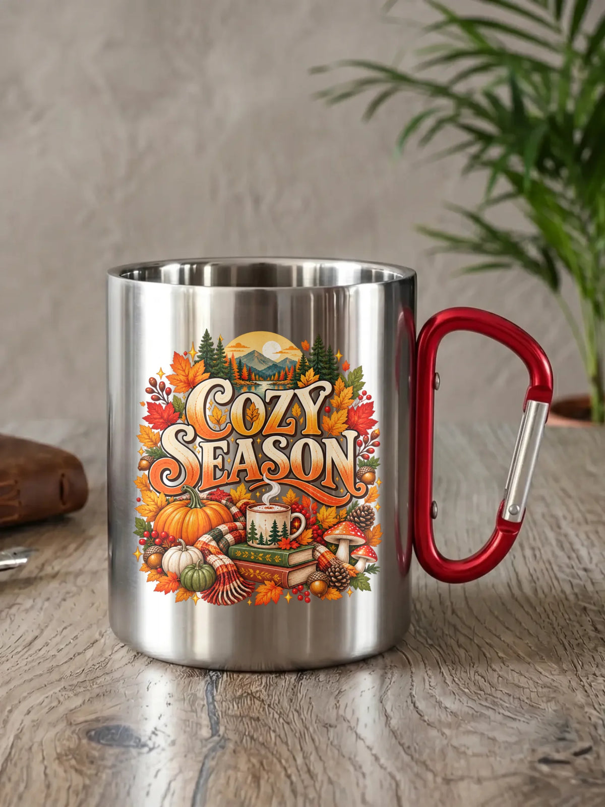 Prezent na jesień srebrny kubek turystyczny z karabińczykiem z nadrukiem - Cozy Season