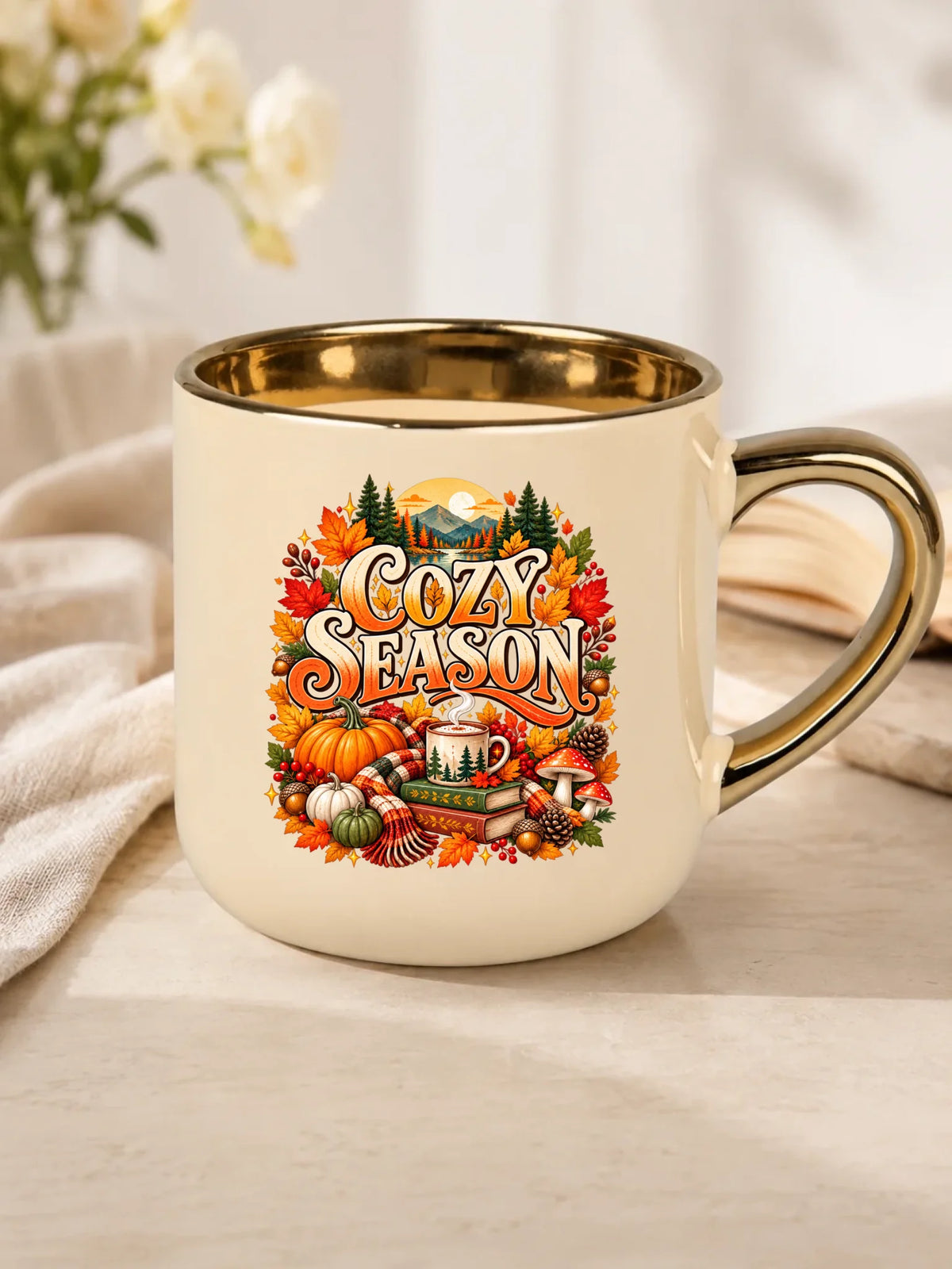 Prezent na jesień kremowy kubek ze złotym rantem z nadrukiem - Cozy Season