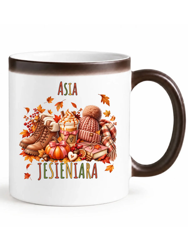 Biały kubek magiczny z widocznym nadrukiem na jesień z imieniem - Jesieniara