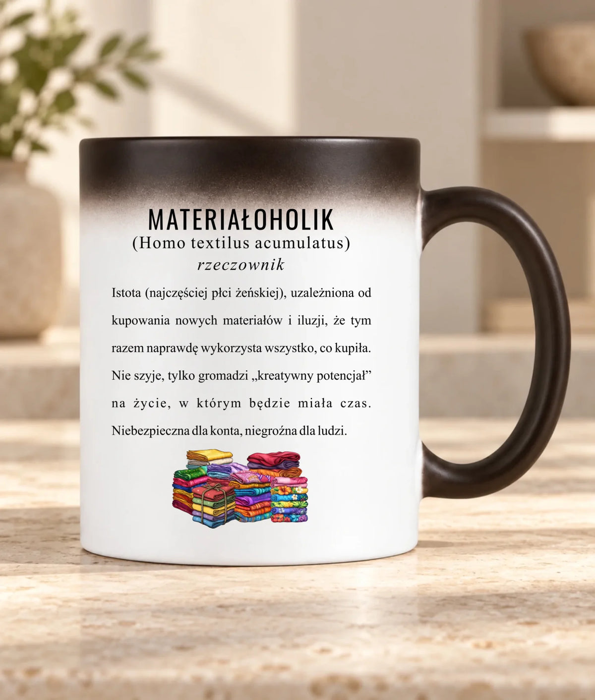 Kubek magiczny szyciowy dla krawcowej - Materiałoholik definicja HS11