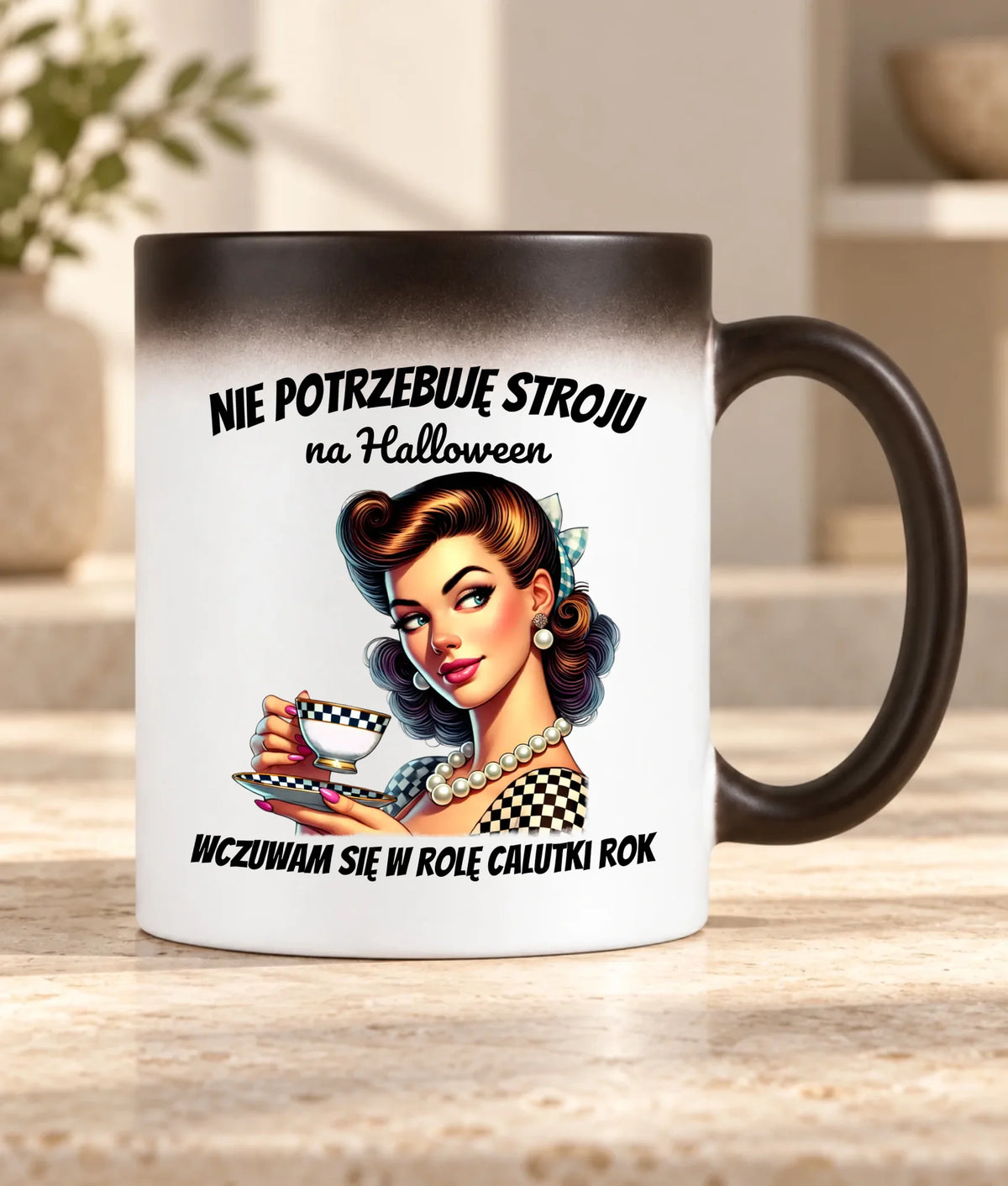 Kubek magiczny retro pin-up girl – Nie potrzebuję stroju na Halloween HL29